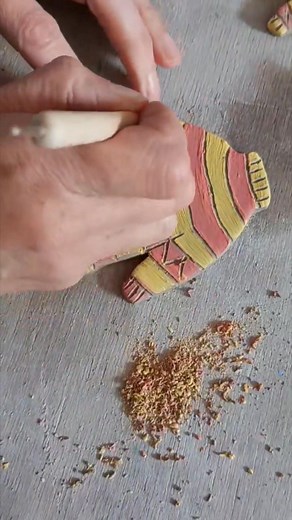 If you've never tried scraffito, you're missing out. Tracey Mawson...