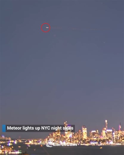 EarthCam on Instagram: "EarthCam captured this meteor over New York City recently! ☄️"