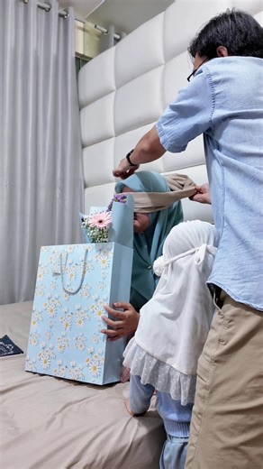 Allahuma baarik 🤍 terimakasih Onon, Ayah 🥺🫶🏻 Katanya hadiah ini buat anak kita, tp sebenarnya ini caranya ayahnya non bantu aku jagain non 🤍 @Bebiotic.id #Baby #funny #fyp #parenthood #youtube