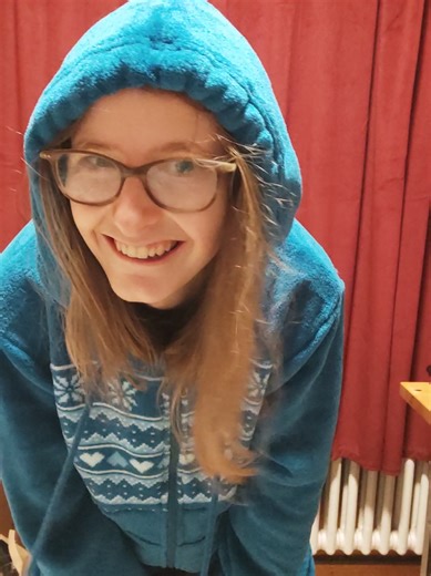 Ich wurde an einer Pyjama Party eingeladen......also habe ich mir einen gekauft 😍🤩☺️, mit dem werde ich genügend warm haben draußen & drinnen 🥶🥵😍🥳💃🏻 und ich habe reaz dass es nicht mehr lange geht bis ich euch das Veröffentlichungsdatum von meinem erstem Song