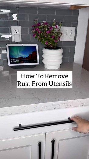 How to remove rust from utensils! #hometips #homehacks #rustremoval #kitchrnhacks #mustknowhack #rustyspoons #cleantok #cleaninghacks #cleaningtip