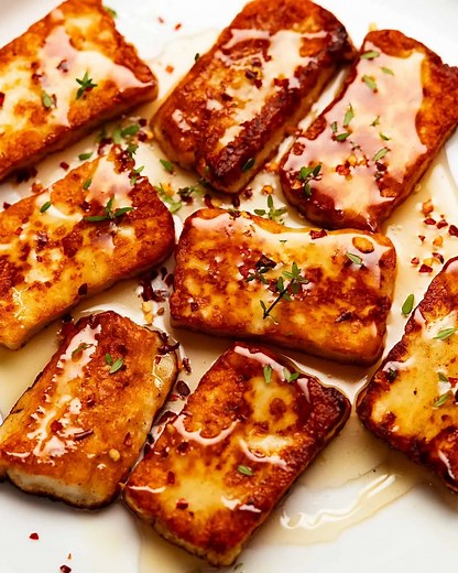 🧀🍯 Golden Halloumi with Honey and Thyme - A stellar combination! https://www.recipetineats.com/pan-fried-halloumi-with-honey-and-thyme/ | RecipeTin