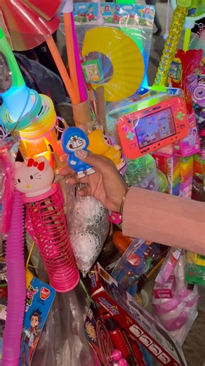 Isme to Doraemon ka face change ho raha 😳 @tanishkaandkiyanshkids #shopping #new #doremonkeychain