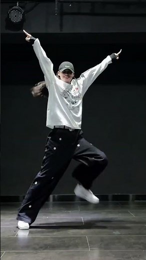 "Powerful Girl Dance 💃 | Fast Beat Moves | Trending Dance Video 2025"