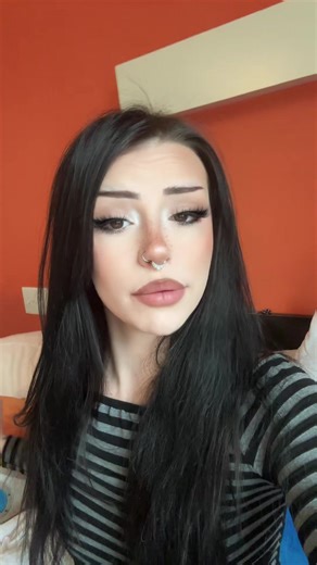 Brunette Thirst Trap: Alt Girls and Attitudes