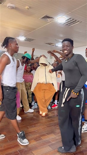 King Skarks taught this in class today 😁 Share it to 10 friends to watch 😍 Dc: @energetictymlez #reels #explore #dance #championrolie | Champion Rolie