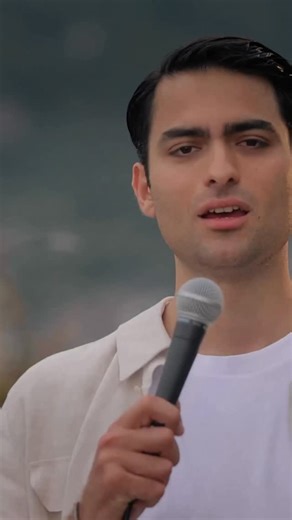 My new album “Falling in Love” is out today, together with the single and the video!!! This project means so much to me. I had the joy of recording it at home in Tuscany, surrounded by incredible musicians, friends, and the beauty of everyday life. We cooked together, shared stories, and created music that feels deeply personal. Falling in Love is about appreciating all the shades of love. The joy, the vulnerability, and the simplicity. I can’t wait for you to hear these songs and, I hope, find 