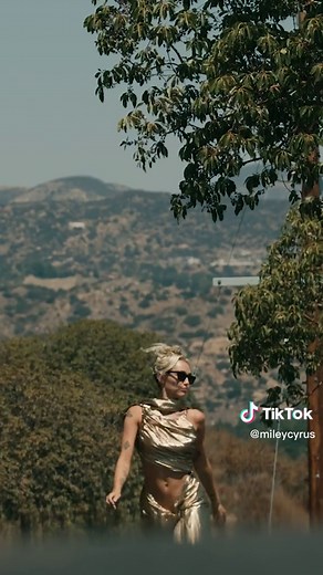 NEW YEAR, NEW MILEY, NEW SINGLE. FLOWERS JANUARY 13.