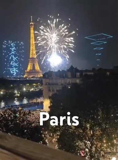 🎇 Tour Eiffel : feu d’artifice et show de drones | Paris 2026
