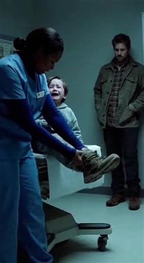 A traumatized 10-year-old boy refused to take off his filthy, oversized sneakers during a mandatory hospital quarantine. When the nurses finally forced them off, the unique tread pattern blew open a gruesome, two-year-old unsolved double homicide that shattered our small town. The fluorescent lights in Room 4 of the Blackwood County General Hospital always had this awful, low hum. It was the kind of sound that drilled directly into your skull if you stayed in there long enough. As a seasoned inv