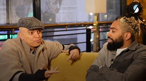 Rachid Badouri tape l'incruste dans le Moonwalk de Fary. On y apprend que Rachid achète ses chaussettes dans des magasins de chaussettes, et qu'ils jouent à Codenames, meilleur jeu du monde. Pour voir l'interview complète de Fary 👉http://bit.ly/MoonwalkFary | francetv slash