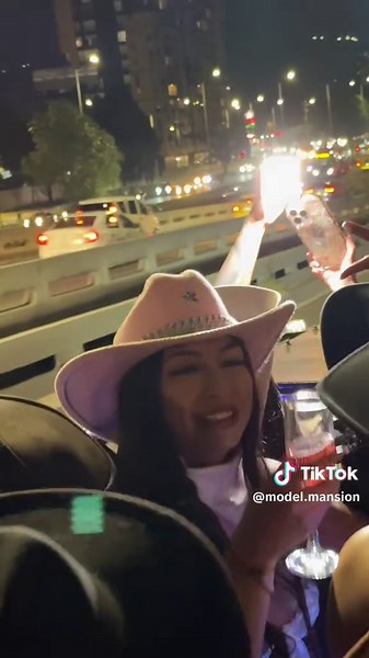 Fue una increíble noche! Nos encanta compartir con nuestro equipo! ❤️‍🔥💖. #theweblab #twl #topmodels #streamer