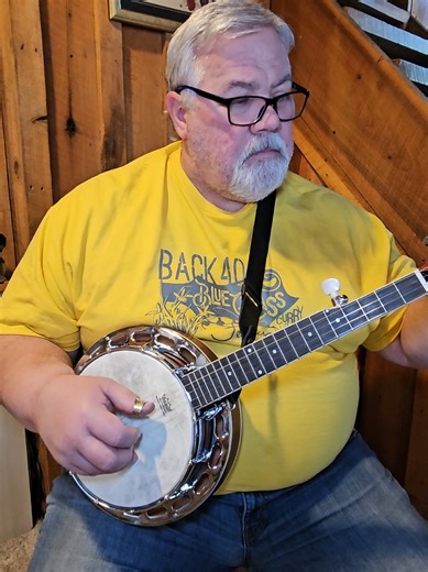THIS is the Vangoa Mini Banjo. 26 inch 5 sting! It is featured in some of my songs for fun! #fluffy #bigboned #banjo