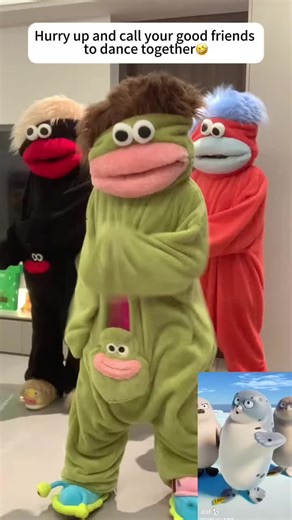 The mouth monster ate me for cozy naps! 👹🧥 Plush coral fleece onesie—feels like a monster hug～ Lounging in style, the fiercest homebody ever✨ #FunnyPajamas #FleeceOnesie #HomeComfort