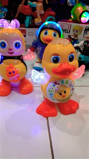 Duck vs Bee Dancing A Ram Sam Sam! 🦆🐝⚡🎶 #youtubeshorts #trending #toys