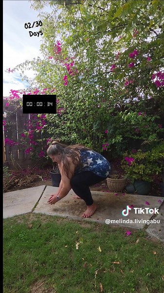 Day 2 of the @movesmethod1 30-Day Squat Challenge! (day 02/30) Did a baseline check today to see how low and long I could actually hold a deep squat. The verdict? Lower back is talking to me, ankles are on fire, and gravity feels personal today. But that’s why we start, right? It’s not about looking pretty on Day 2; it’s about figuring out where we’re starting from so we can see how far we’ve come in 28 days. Nowhere to go but down (technically up in mobility)! Who else is doing this with me? Dr