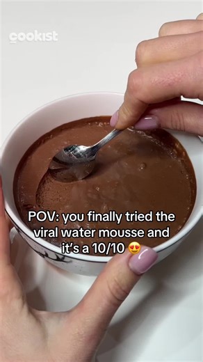 2-INGREDIENT WATER MOUSSE | Healthy & Low Calorie 🍫✨ Craving something sweet but trying to stay on track? You’re not going to believe this one. All you need are two simple ingredients to make the fluffiest, most decadent chocolate mousse ever! ☁️🍫 👉 INGREDIENTS 350g of chocolate 300g of water 👉METHOD 1. Blend the water and chocolate together in a mixer for 2 minutes. 2. Pour the mixture into a cup or small molds. Refrigerate overnight. 3. Enjoy the next day. You can add spices like ground ci