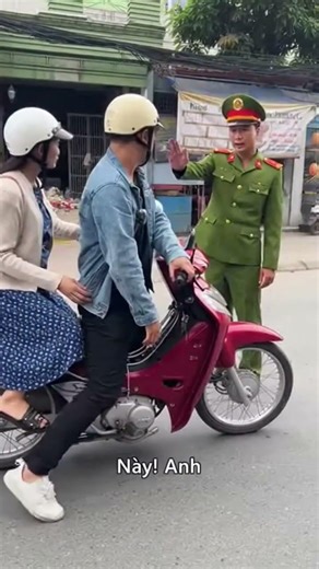 đang đi xe máy và cái kết 🤣 #funny