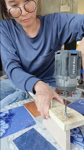DIY ชั้นวางของพร้อมที่แขวนพวงกุญแจจากเศษไม้พาเลท #ไอเดียๆ #DIY #ไม่พาเลทมือสอง #ไม้เศษเหลือใช้