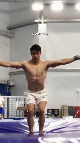 Double front pike 💣 + nice double tuck