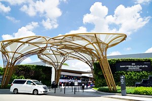 【曼谷景點】暹羅精品奧特萊斯Siam Premium Outlets商場，滿滿的名牌、驚喜的折扣價，讓你下飛機就先衝一波 - 曼谷幫 Blog