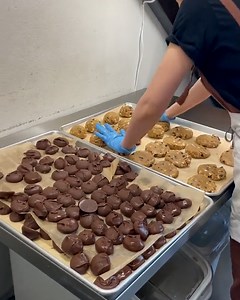 862K views · 3.7K reactions | I never knew that's how stuffed cookies were made!  | FOODbible | Facebook