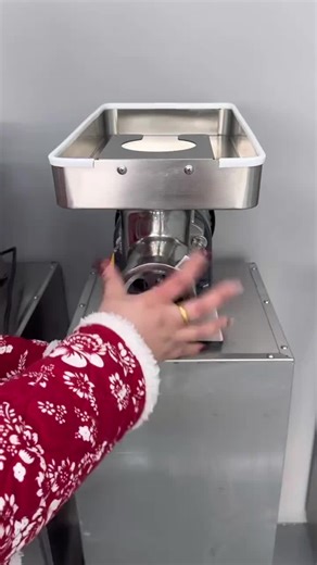 Disassembly and installation of a tabletop meat grinder