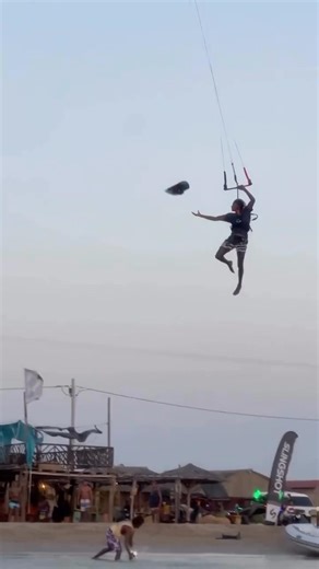 Crazy Kitesurfer Pulls Off INSANE TRICK 😱🤯