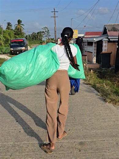 Mommy don't play. #Relatable #CaribbeanLife #DinnerStruggles @🦋JENNIFERMOHAN🦋 @Vns.essx🌷
