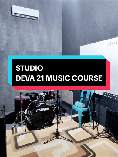 🎼 Setiap anak, remaja, dan orang dewasa memiliki potensi musik yang berbeda... Yang membedakan adalah arah belajar dan pendampingan yang tepat.... Di Deva 21 Music Course, belajar musik tidak sekadar memainkan lagu, tetapi dibangun secara bertahap, terstruktur, dan menyenangkan, dengan pengajar berpengalaman serta evaluasi di setiap pertemuan. Kami membuka kelas untuk minimal usia 6 tahun hingga dewasa, mulai dari Drum, Guitar, Bass, Keyboard, hingga Vocal & Metal Vocal, dalam program pilihan K