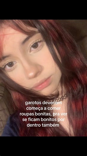Garotos e a Beleza Interior: Comendo Roupas