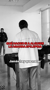 1.6M views · 36K reactions | ¿QUÉ HACER SI ALGUIEN CONVULSIONA?  | Dr. Bernardo Biella | Facebook