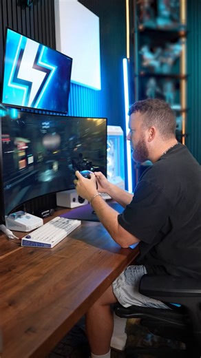 Don't lose out because of lag. See how the speed of the 9100 Pro SSD keeps you in the game. | Samsung