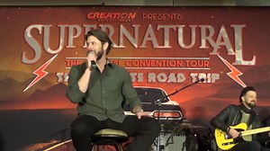 Can we talk about how Jensen Ackles knew the tiktok dance tho 😂 #DENCon | #Supernatural. https://twitter.com/ackleswest/status/1450215273609547781 FULL VIDEO HERE: https://www.youtube.com/watch?v=SC_t1yerxR0&ab_channel=Gayled_it | Supernatural: You know me, always happy to bleed for the Winchesters.