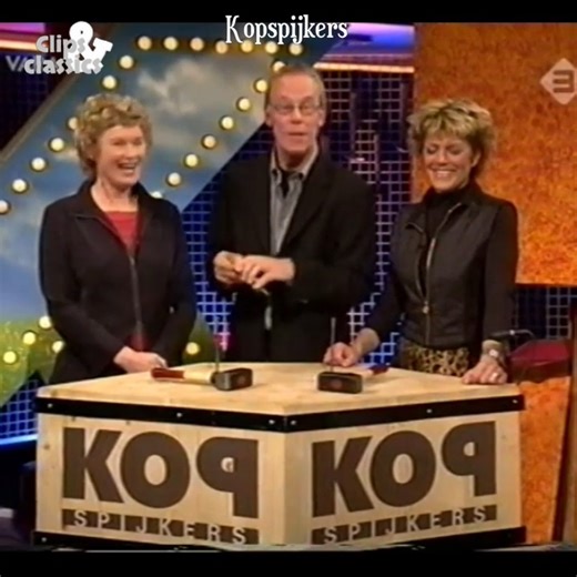 140K views · 795 reactions | Ter ere van 100 jaar VARA blikken we terug op één van hun scherpste successen toen grappen nog niet in de vergaderzaal hoefden te worden goedgekeurd… Kopspijkers! | Clips & Classics | Facebook