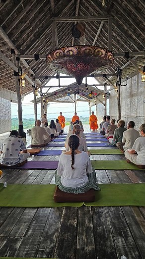 🕊️ Candles Lightening Meditation with Buddhist Monks 🕊️ Yesterday, Santhika Retreat Center welcomed Buddhist monks from Thailand — teachers from Bali Meditation Center, who guide the practice of traditional Buddhist meditation. They have chosen our space in Singaraja for their monthly meditation events, which will now take place at Santhika every third week of the month. 🌿 This meditation is dedicated to uniting our energies, awakening the inner light, and learning how to carry this light int