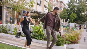 Prepare-se para mais um capítulo cheio de mistérios, reviravoltas e emoções intensas! No episódio de hoje, novas surpresas vão deixar você sem fôlego. Quais revelações irão mudar o curso da trama? Você não pode perder o que vem por aí! Hoje, às 21h, na #TVM. #AdımFarah #EnginAkyürek #DemetÖzdemir #FaHir #farah #tvmmocambique #tvmplay | Televisão de Moçambique - TVM