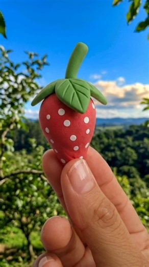 Handmade Clay Strawberry 🍓💖#claycraft #diy #craft #clay #clayart #satisfying
