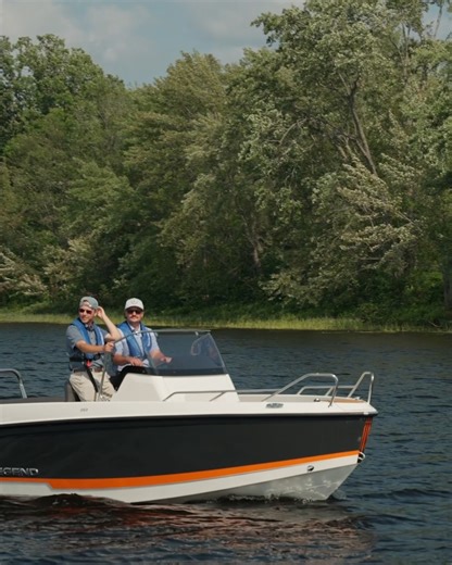 Take a closer look at the 2026 Uttern S53, a 17 ft Centre Console with a full self-bailing hull that takes performance and comfort to the next level! With the Uttern S53, you get an aft bench seat, a convertible bow, and a helm bench seat that can flip from forward to rear-facing in the click of a button. Plus, with a sporty console equipped with Hydraulic Steering, an In-Dash Simrad 7” GPS/Chartplotter, a Fusion MS-RA70N Bluetooth AM/FM Stereo System, and an Analog Speedometer and Tachometer, i