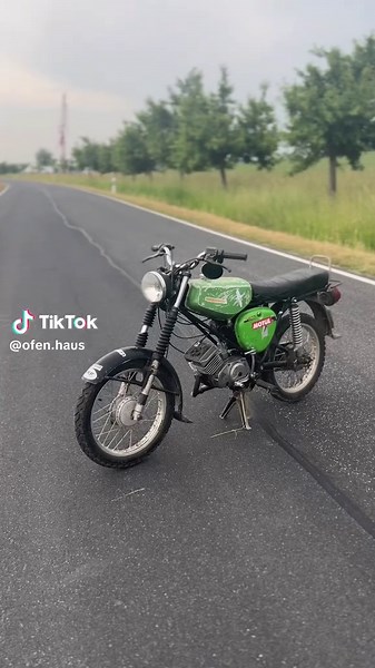 Simson Moped Power: The Thrill of Two-Stroke Engines