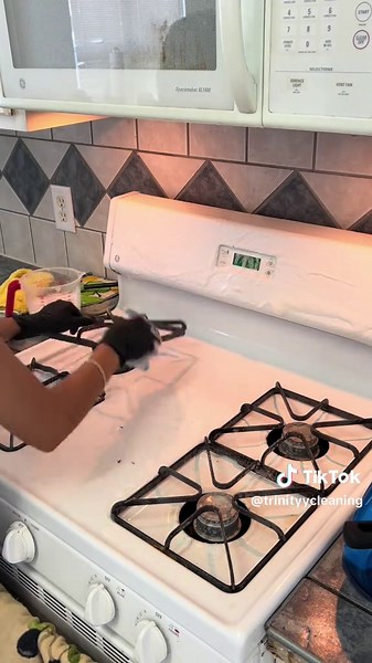 Clean w me ☀️🙏🏼 #cleaning #cleantok #clean #houston #cleanwithme | House Cleaning