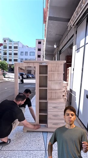 El Rincon del Carpintero on Instagram: "Puerta espejo que cambia el juego 🪞🚪 #reelsfacebook #carpinteria #viralvideoシ #muebles #reelsfypシ #reelschallenge"