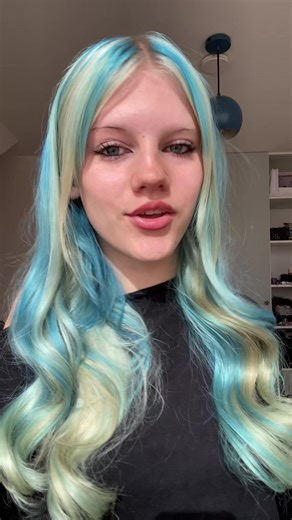 Brilliant Blue Highlights for 2000s Hair Trends