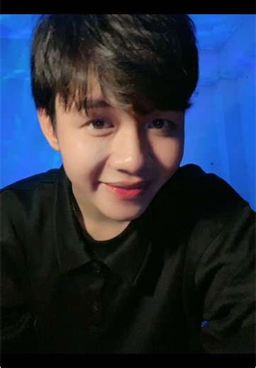 Creative Hand Gestures That Express Emotion