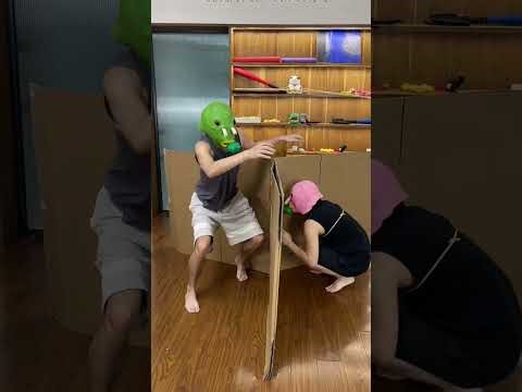 Who Gets Snapped? Alien Family Rubber Band Game 😂🎯 #FunnyMoments #ViralVideo