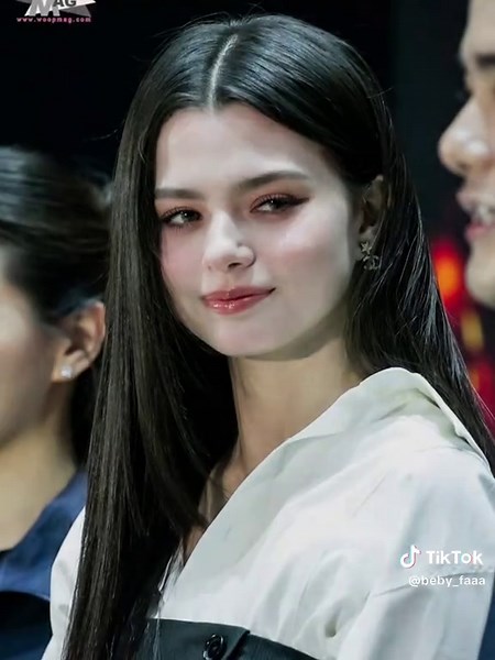 Becky បាននិយាយថានាងធ្វើការក្នុងក្រុមហ៊ុន (idf)ក្នុងឆ្នាំ 2025 នេះនាងមិនទទួលបានប្រាក់ខែសោះឡើយ !ប្រហែល 20 លានបាត(60មុឺន $) ពុទ្ធោអើយ ធ្វើការទាំងឈឺទាំងជា freen ក៏ប្រហែលបែបនេះទើបពួកគេជ្រើសរើសលែងបន្តកុងត្រា ប៊េកគីលេងផ្លូវច្បាប់ហើយ🤓 #beckyarmstrong #becky #fypシ゚