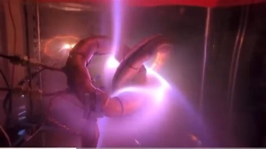 Shared this before, still the only amateur stellarator video I’ve seen, and more captivating than most pro demos. Stellarators can confine plasma, but complexity and scaling is the hurdle. Nature stabilizes plasma through fields & geometry, we’re still learning that recipe.