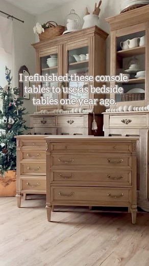 8:1 paint wash of @sherwinwilliams Grecian Ivory, 3:1 stain wash of @Rove and Dwell Farmhouse stain and sealed with @Minwax Polycrylic in Clear Ultra Flat. For more details go to “console tables” highlight on my Instagram page. #lightwood #paintwash #rawwood #vintagefurniture #christmasdecor