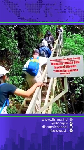 Sudah Ada Tulisan Peringatan, Pendaki ini Tetap Naik Jembatan Bersamaan