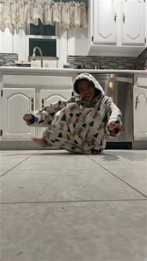 Oh no the oopma lumpa is out chatch it! #funny #whatssofunny